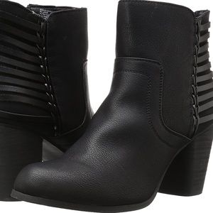 🔥Steve Madden ‘Madden Girl’ • Dusk Ankle Boot • NWOT • Size 6.5🔥